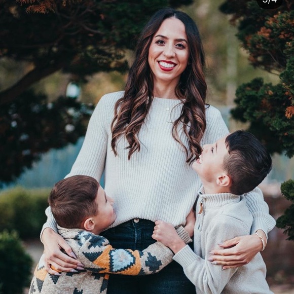 Meet your Posher, Monica - Picture 3 of 3